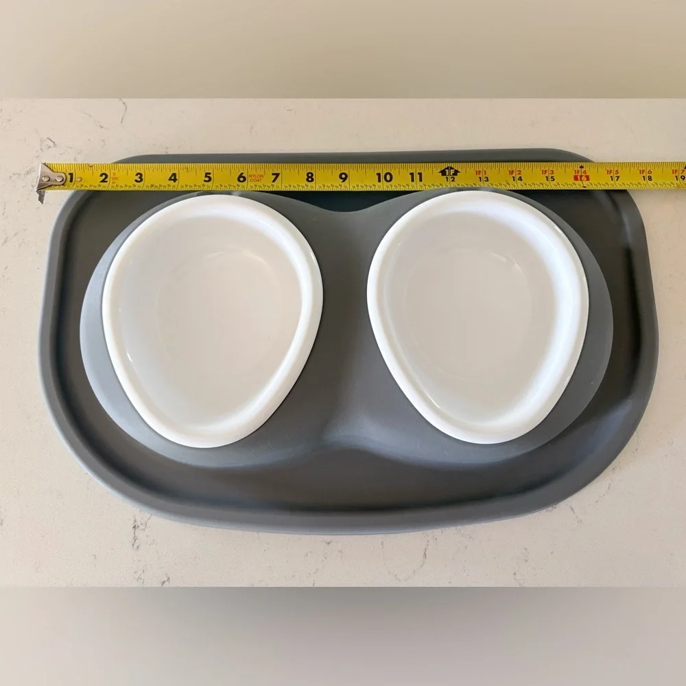 WeatherTech  Pet Comfort Feeding Bowl Gray & White Double “Dog or Cat”